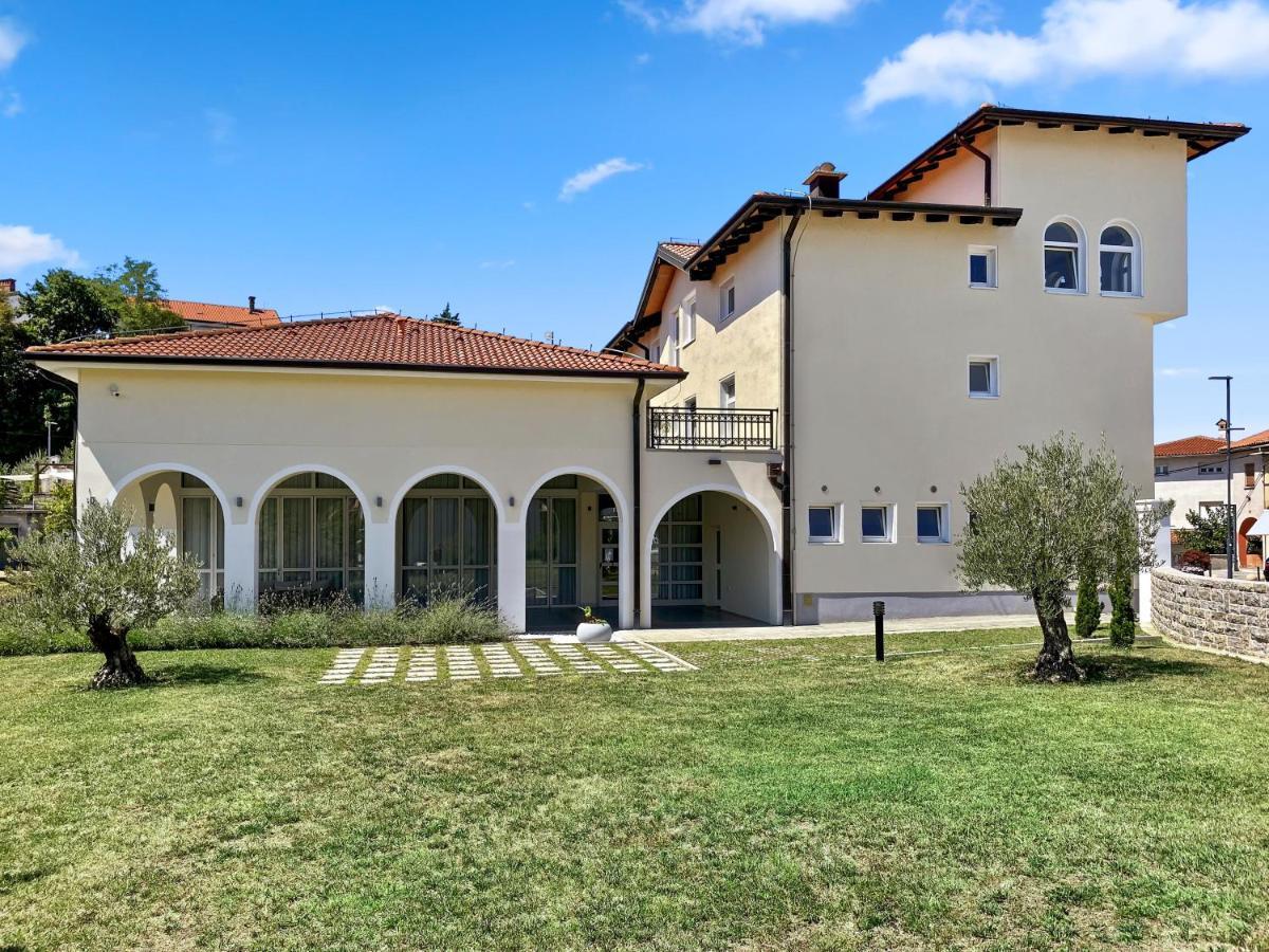 Toscanina Garni Hotel Dobrovo Exterior foto